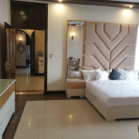 Royal Villa F-10/2 Islamabad Esterno foto