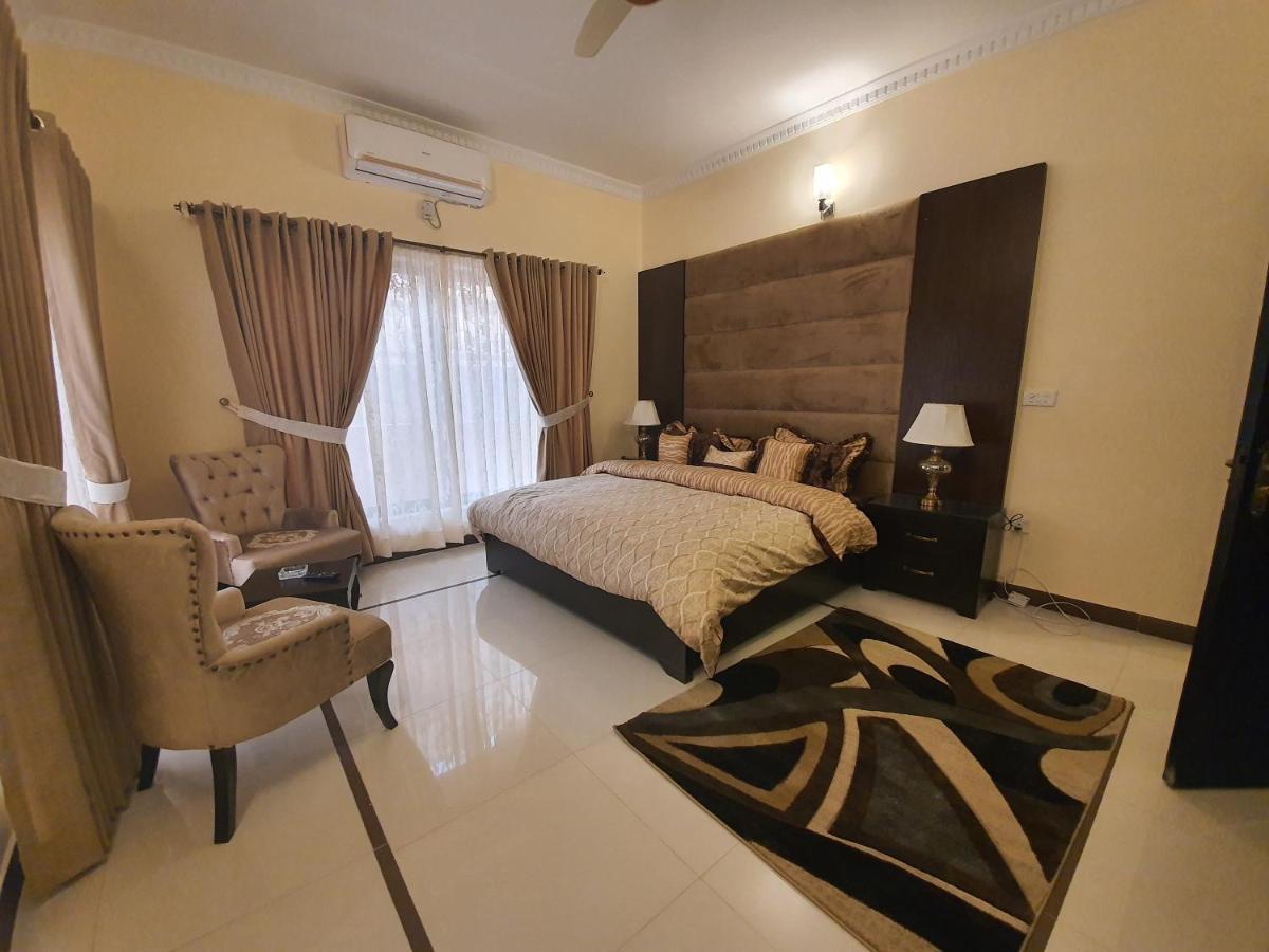 Royal Villa F-10/2 Islamabad Esterno foto