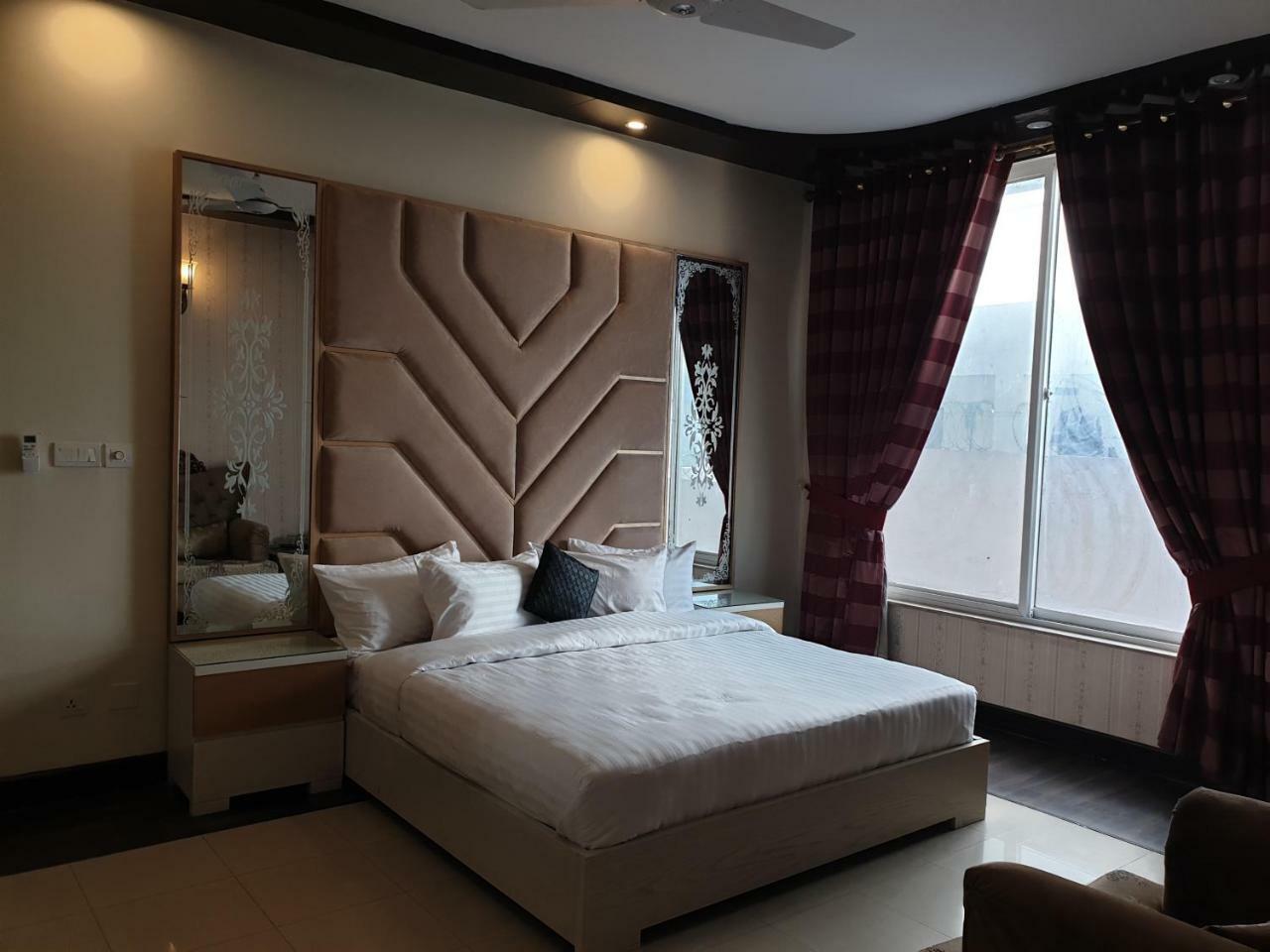 Royal Villa F-10/2 Islamabad Esterno foto