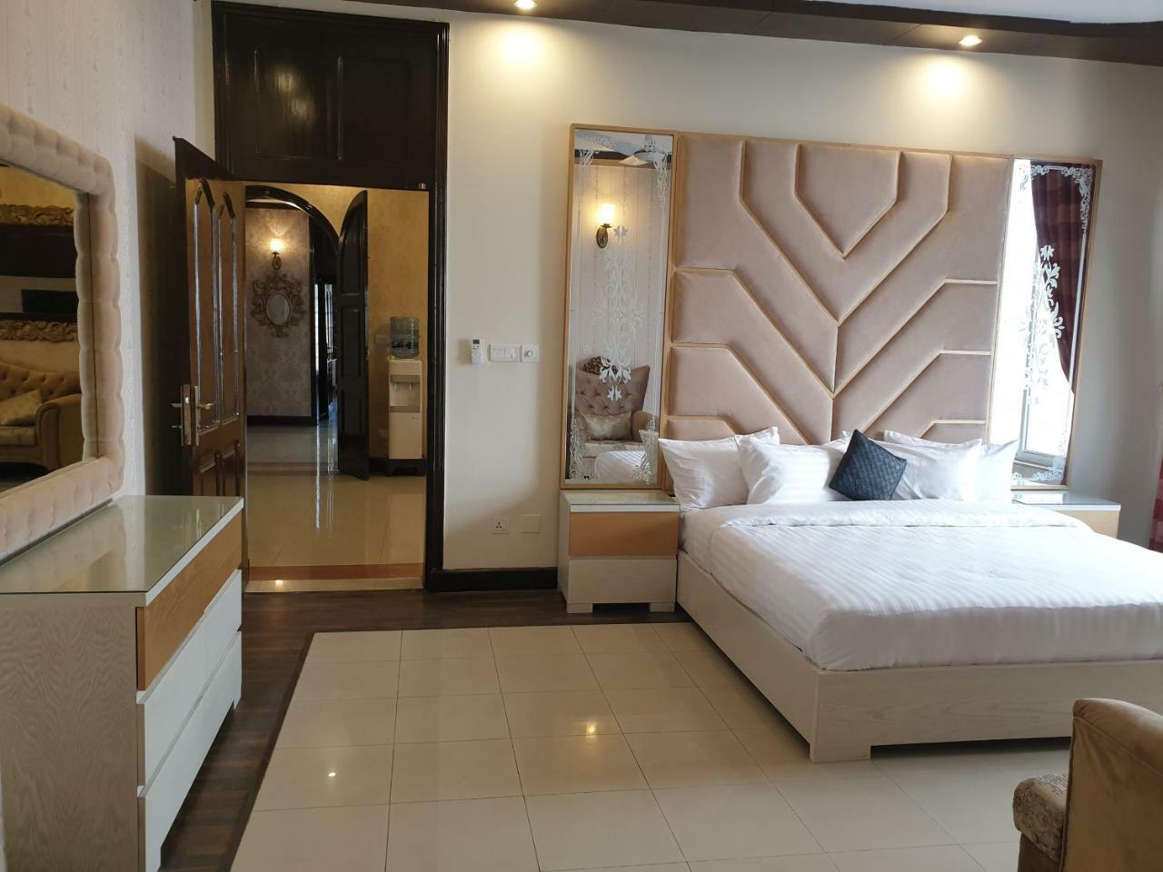 Royal Villa F-10/2 Islamabad Esterno foto