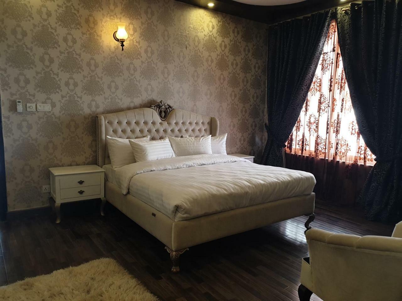 Royal Villa F-10/2 Islamabad Esterno foto