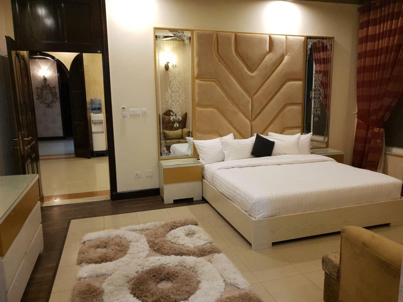 Royal Villa F-10/2 Islamabad Esterno foto